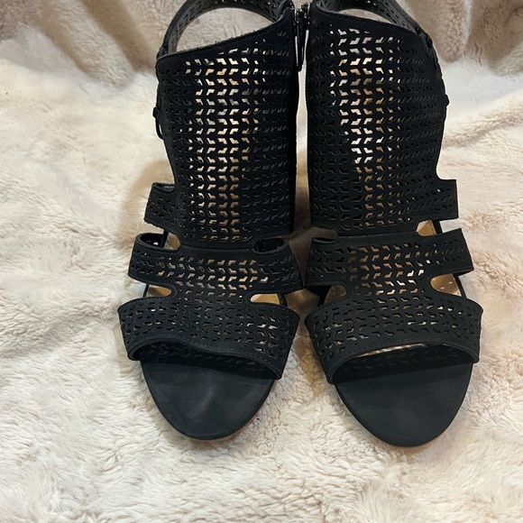 Womens Vince Camuto Kampbell Caged Ankle Boots, Black size 9.5 - Picture 2 of 7